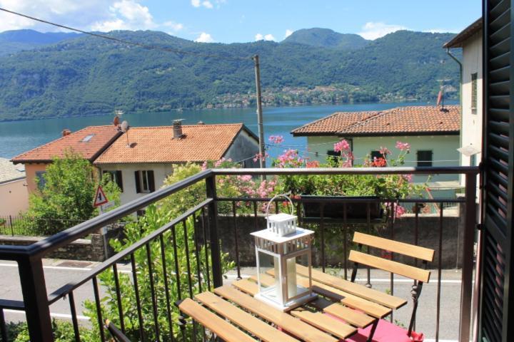In Centro Ca' Leandro Vista Lago Lierna Bagian luar foto