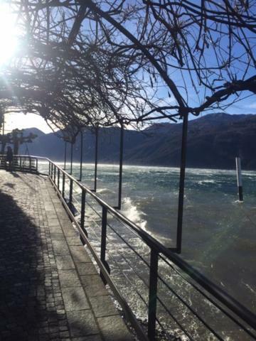 In Centro Ca' Leandro Vista Lago Lierna Bagian luar foto